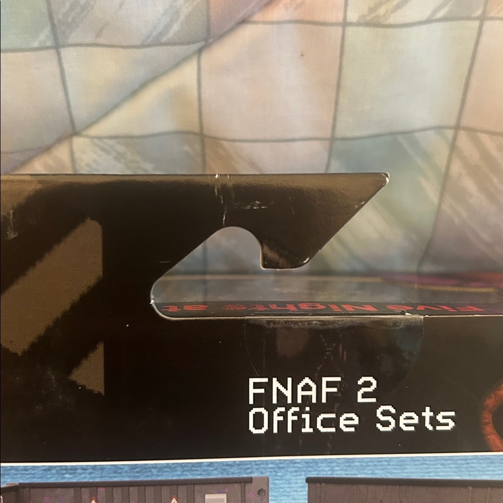 Five Nights at Freddy’s Withered Chica with Office Jazwares - Picture 6 of 11